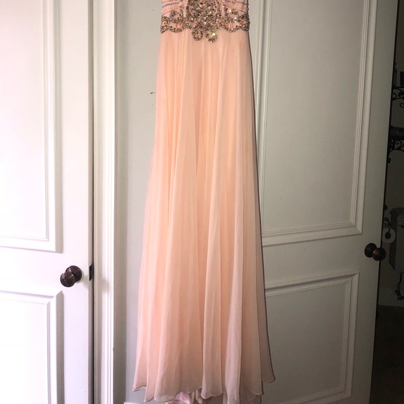 Light pink gown - Picture 2 of 5
